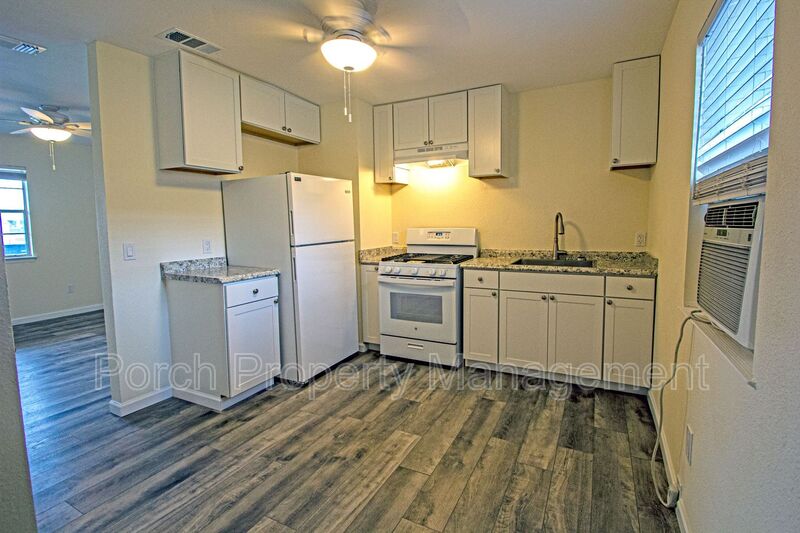 Pensacola Condo: 161 E Strong St