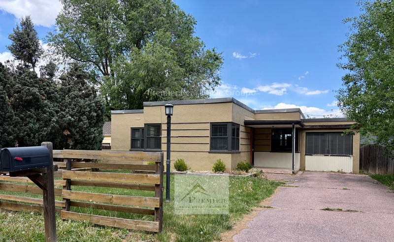 Colorado Springs House: 17 Alsace Way