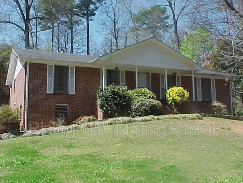 Gardendale House: 1928 Poplar Dr
