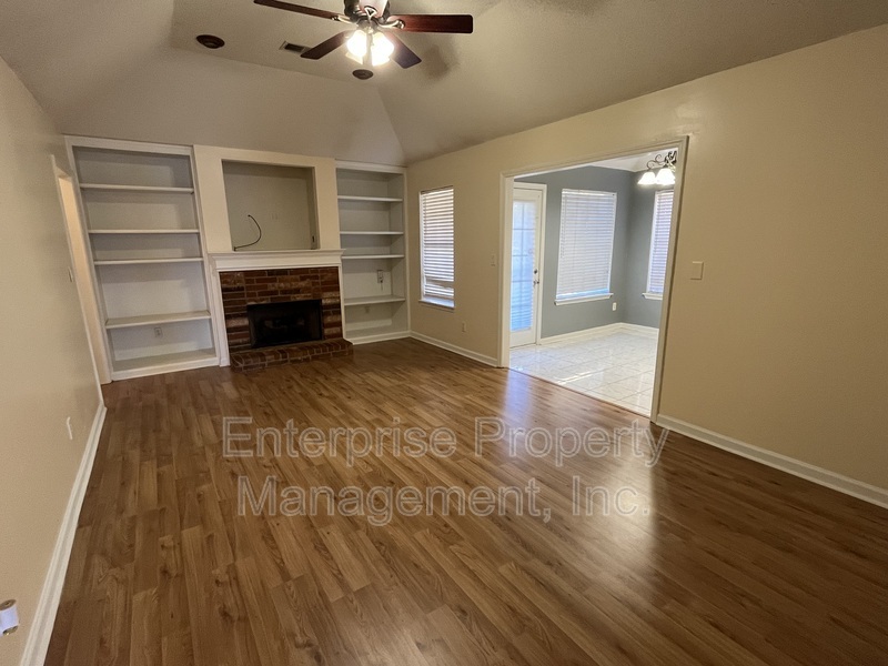 Cordova House: 1421 Radley Cv