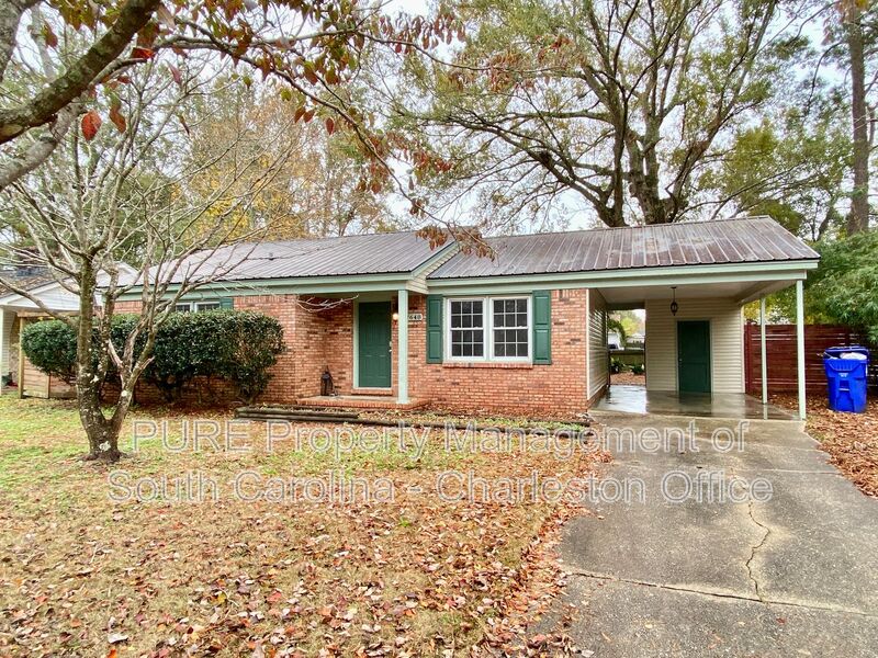 N Charleston House: 7648 Hillview Ln