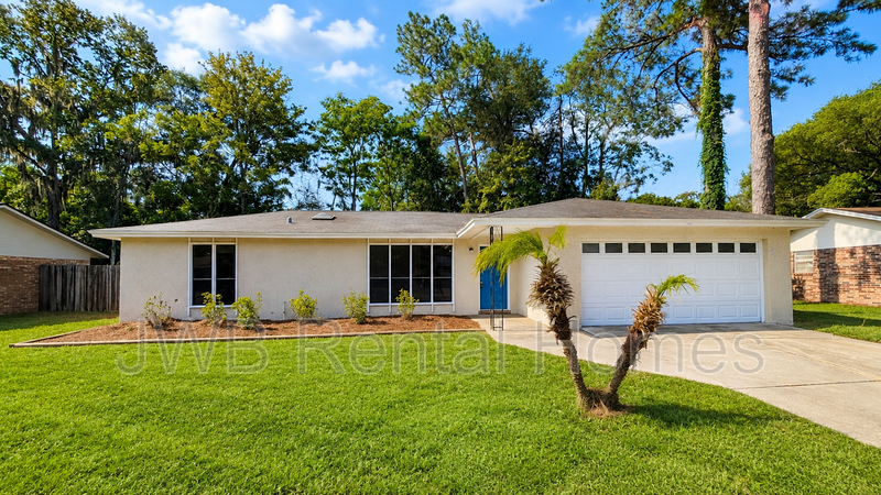 Jacksonville House: 5556 Lofty Pines Cir S
