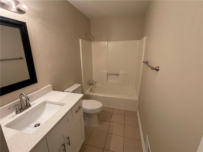 unit b Townhome: 114 Bentley Parkway