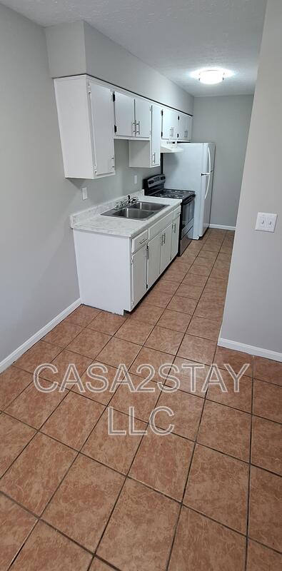 Radcliff Condo: 670 Knox Blvd