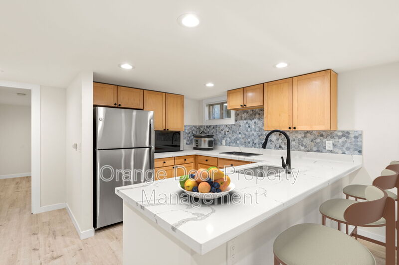 Seattle Condo: 7727 Jones Avenue Northwest