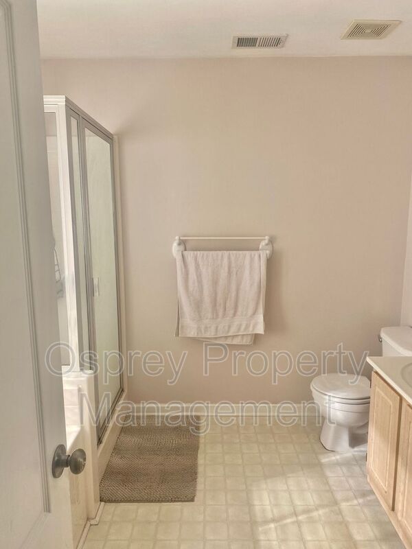 Beautiful 3 Bedroom Condo - Photo 12