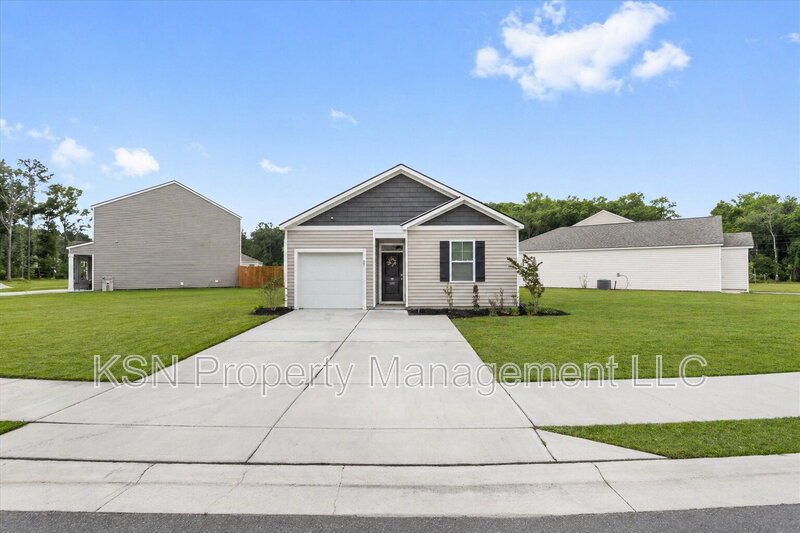 Hinesville House: 89 Hazy Ln