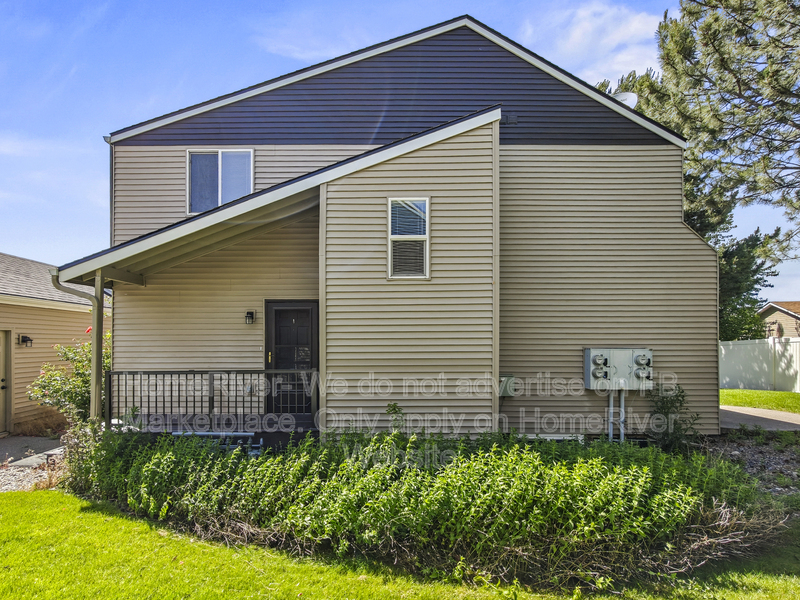 Liberty Lake House: 23017 E Colt Ln