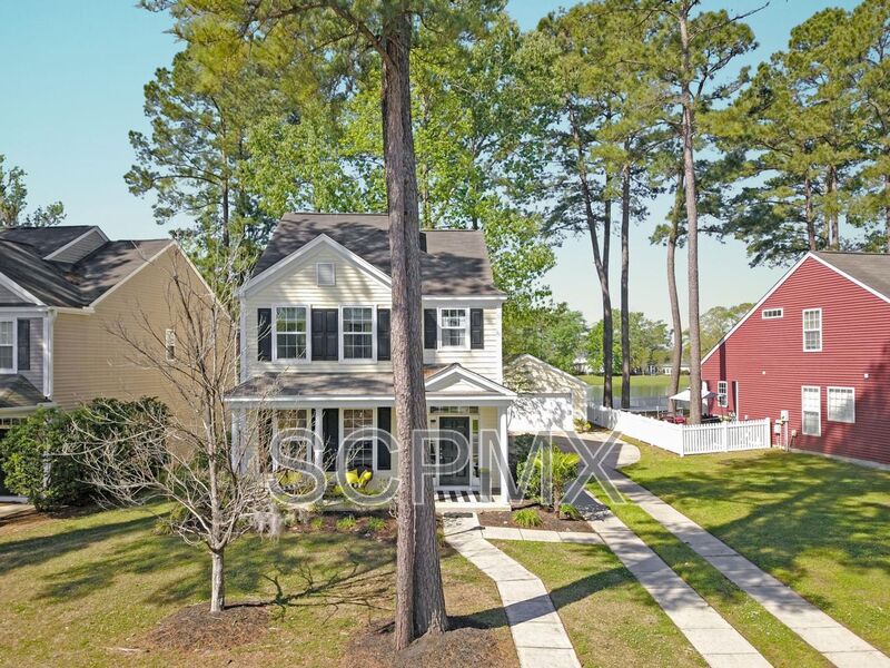 Summerville House: 8963 N Red Maple