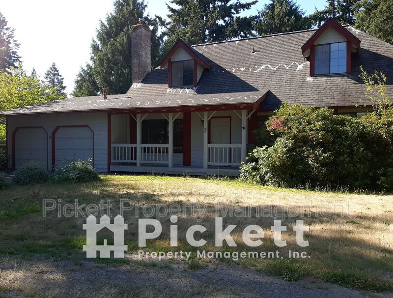 Bremerton House: 770 NW Apple Blossom Loop
