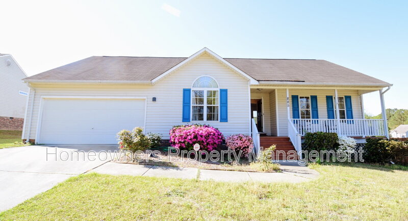 Fayetteville House: 885 Ridge Rd