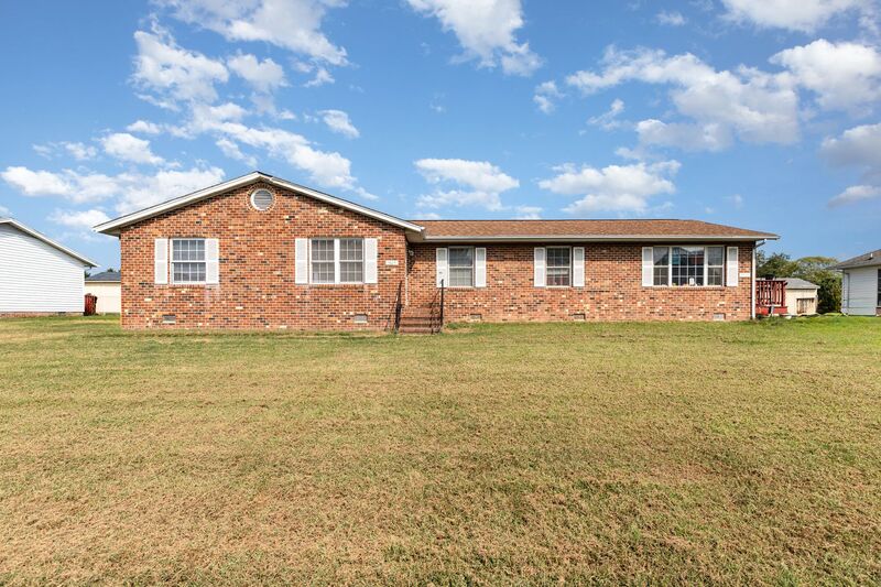 Fredericksburg House: 1929 Sierra Dr