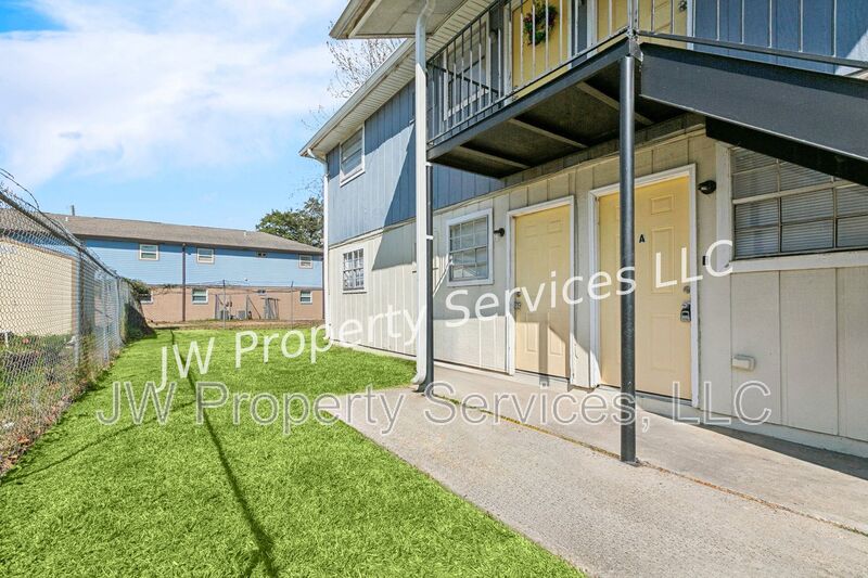 River Ridge House: 204 Wilker Neal Ave.