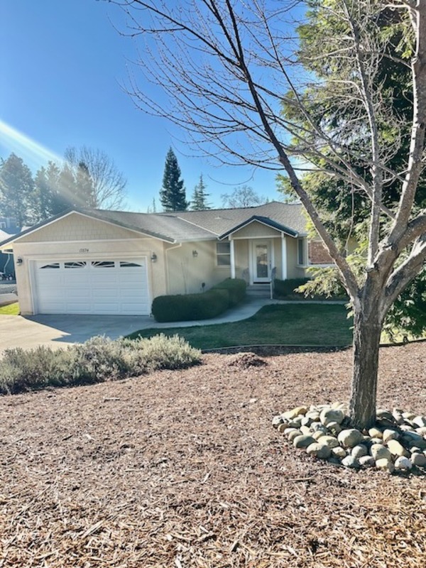 Penn Valley House: 17874 Lake Forest Drive