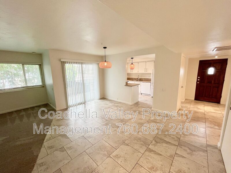 Palm Springs Condo: 400 N Sunrise Way