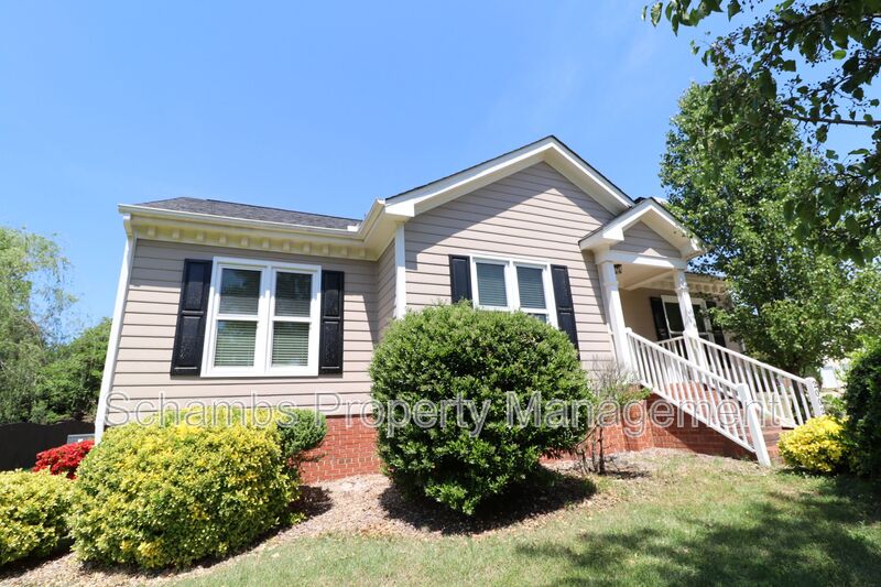 Apex House: 2002 Keokuk Ct