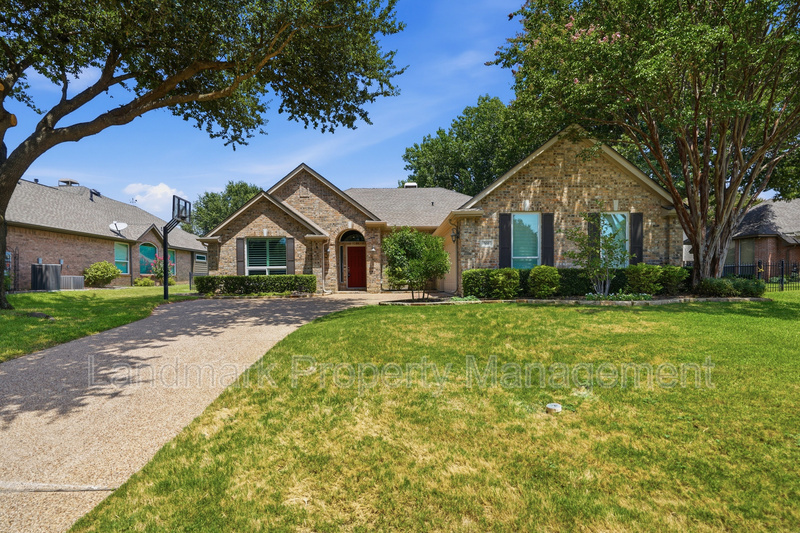 Mansfield House: 900 Muirfield Drive