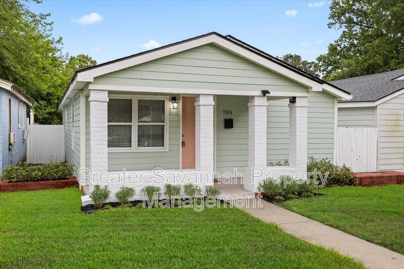 Savannah House: 705 West 47th Street
