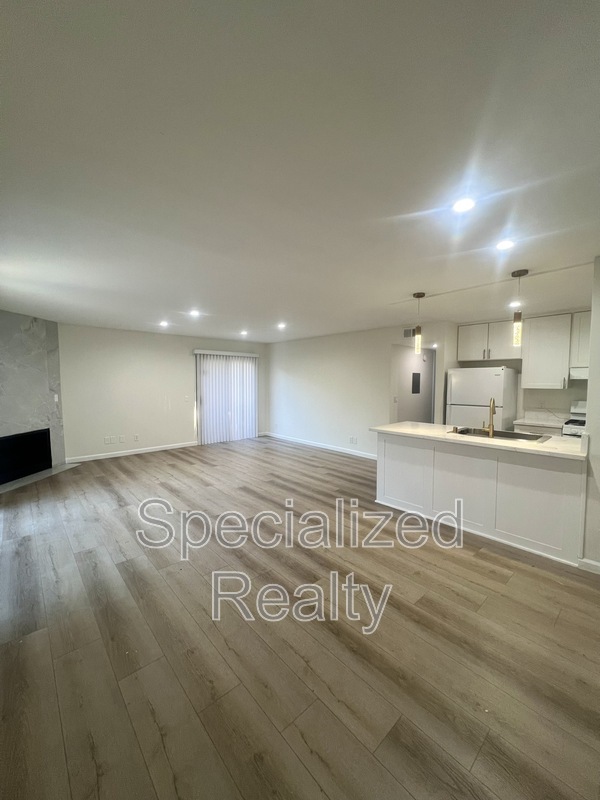 Van Nuys Condo: 7038 Vesper Avenue