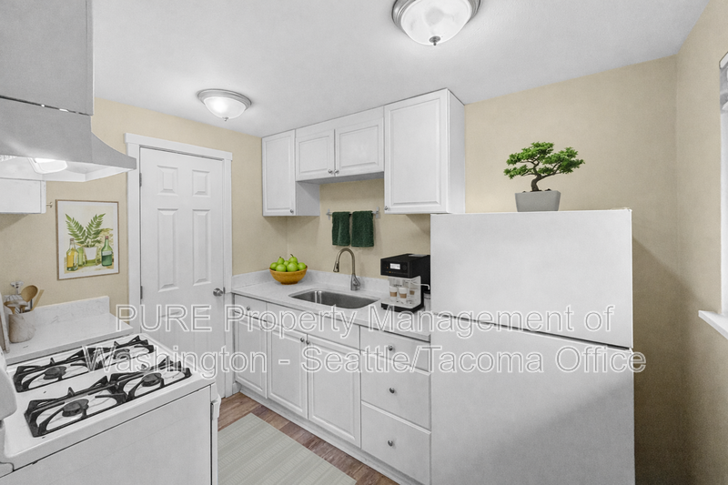 Lakewood Condo: 15501 Grant Ave SW