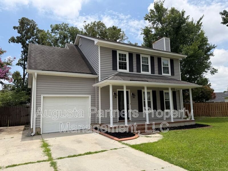 Martinez House: 193 Amelia Dr W