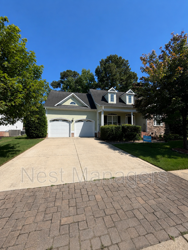 Fayetteville House: 2409 Thorngrove Ct