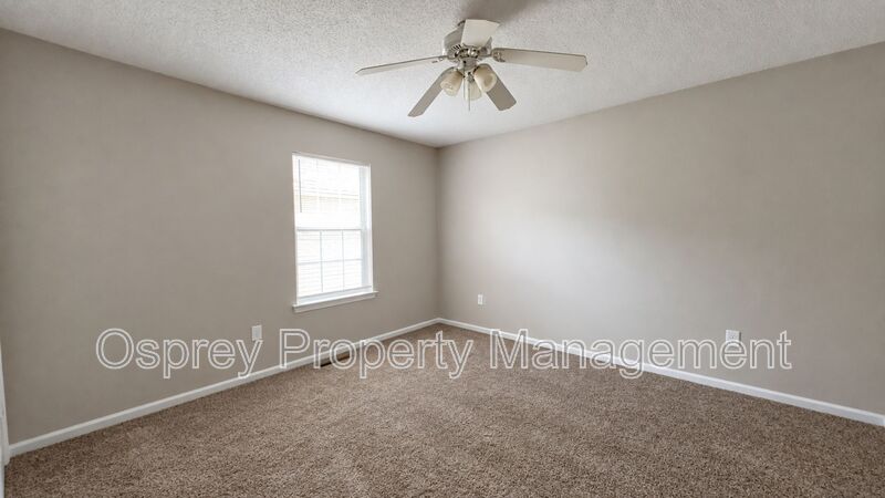 Spacious 3-Bedroom Corner-Unit Townhome with Private Patio in VB! - Photo 14