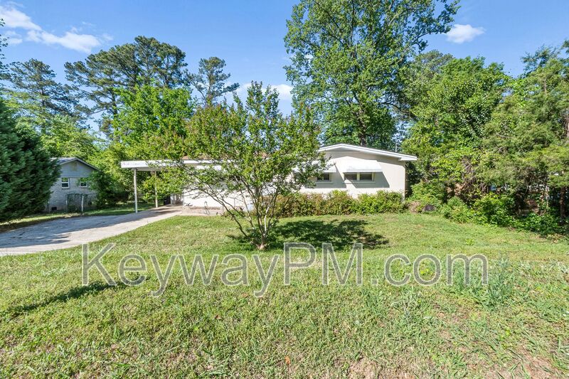 Augusta House: 2423 Brentwood PI