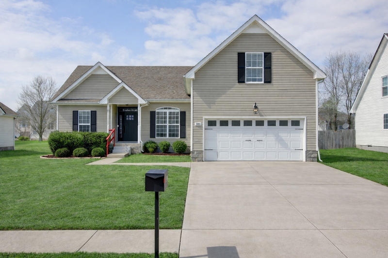 Clarksville House: 3696 S Naples Court