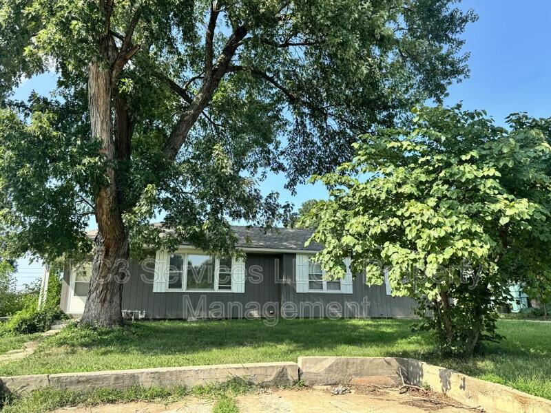Grandview Condo: 5938 E 136th St