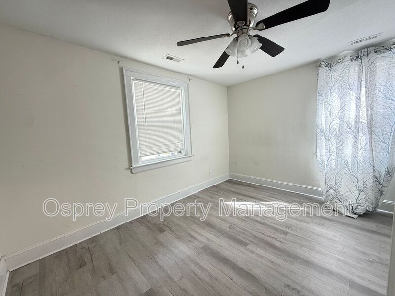 3BR Home with Elizabeth River Views & Spacious Parking - Photo 10