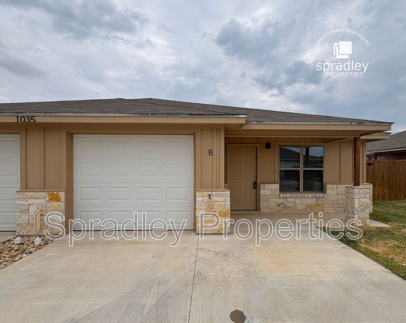 Belton Condo: 1035B Mason Dr
