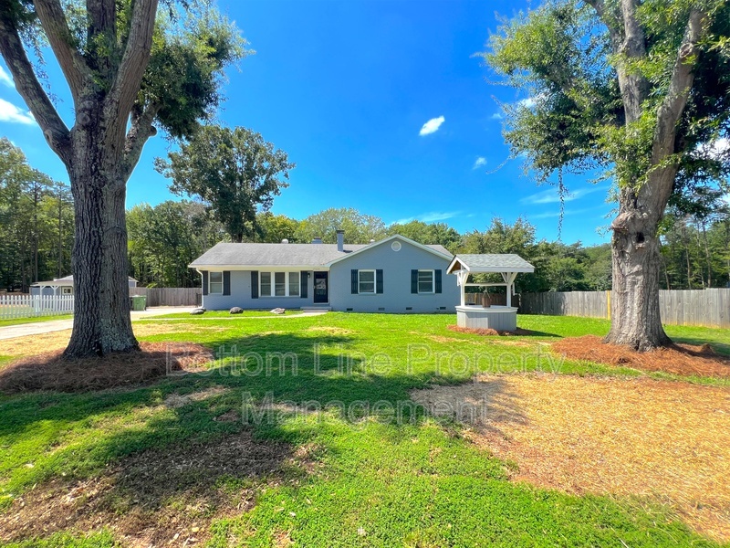Charlotte House: 17120 Green Hill Rd