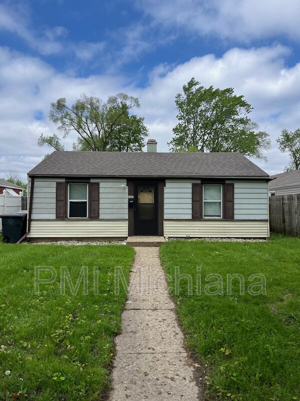 South Bend House: 1527 E Fox St