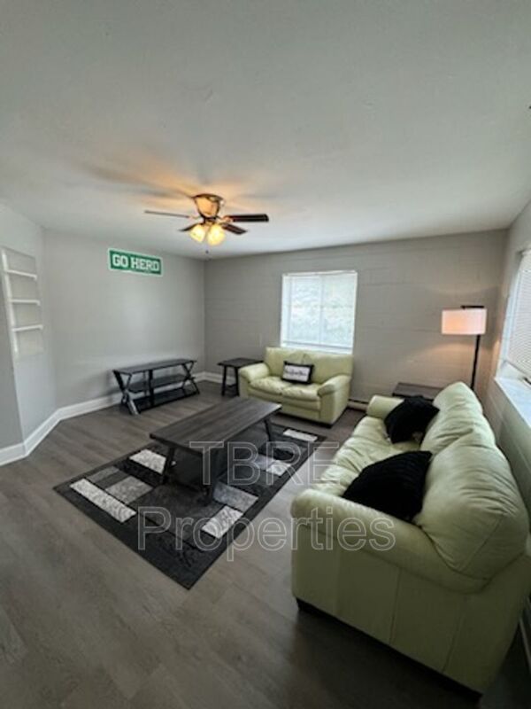 Huntington Condo: 1528 6th Ave