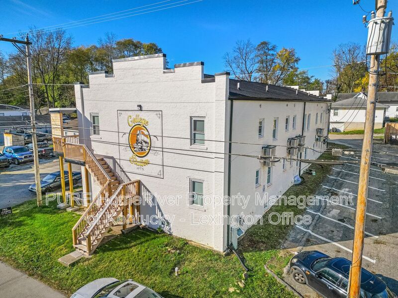 Georgetown Condo: 725 E College Street