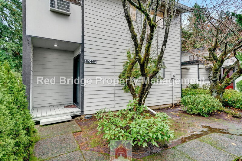 Portland Condo: 17036 NE Oregon Street
