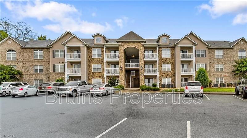 Greensboro House: 7104 West Friendly Avenue