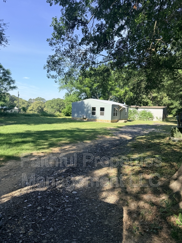 Tyler House: 13142 Big Oak Bay Road