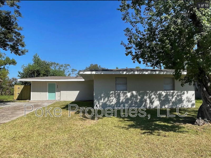 Lake Charles House: 1609 Clover Dr.