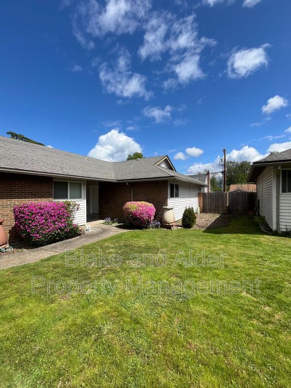 Beaverton House: 5531 SW Lombard Ave