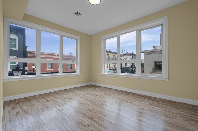 Union City Condo: 4401 Bergenline Avenue - 2A