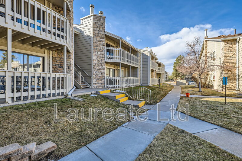 Denver Condo: 8225 Fairmount Dr