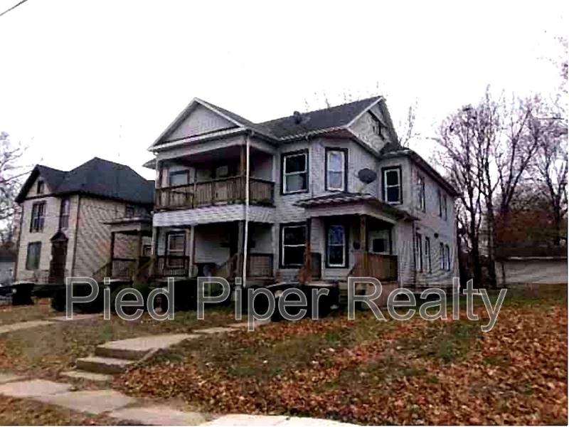 Freeport Condo: 311 1/2 E Pleasant St