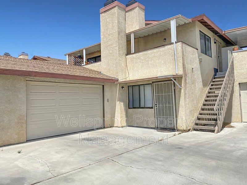 Ridgecrest Condo: 940 W Graaf