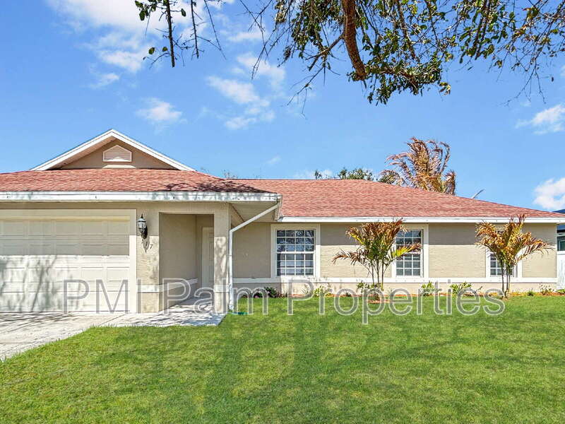 Port Saint Lucie House: 117 SW Glenwood Dr