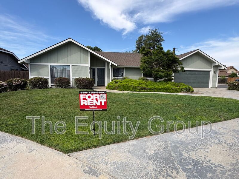 Visalia House: 3702 West Dorothea Ct