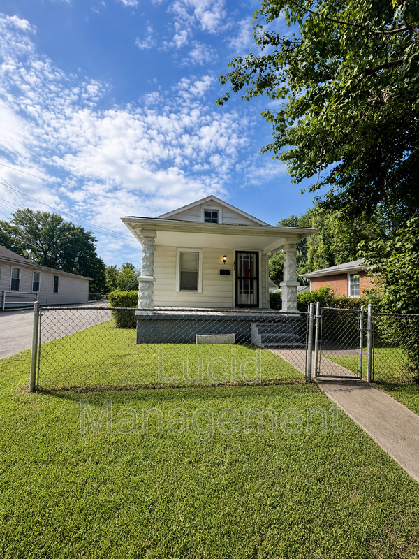 Louisville House: 1512 Bluegrass Avenue