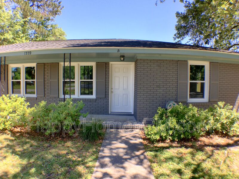 Charleston House: 1559 Brookbank Ave