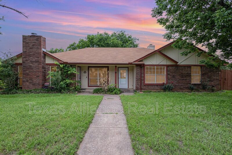 Euless House: 3013 Timothy Lane